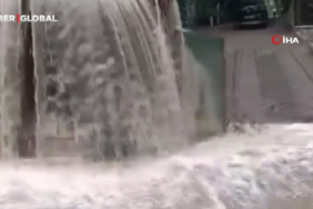 bursada-yagan-yagmur-yollari-dereye-merdivenleri-selaleye-cevirdi-video-9j3q.jpg
