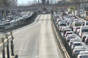 45-gun-surecek-metrobus-hattindaki-calisma-trafigi-kilitledi-et0z.jpg