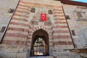 7-asirlik-mavi-cinileriyle-unlu-gok-medrese-yeniden-ayaga-kalkiyor-mizz.jpg