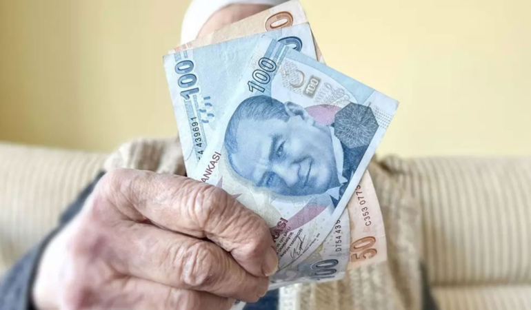 AK Partili isimden EYT ve emekli maaşı açıklaması!