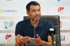 besiktas-teknik-direktoru-giovanni-van-bronckhorst-gecen-sezonki-farki-kapatacagiz-gp6z.jpg