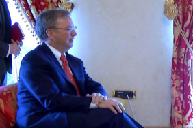 eski-google-ceosu-eric-schmidt-lisansli-bir-silah-tuccarina-donustum-livt.jpg