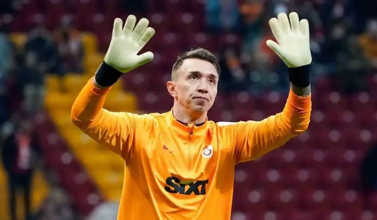 Galatasaray’da Kale Alarm Veriyor! Muslera Gidecek mi?