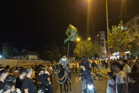 israil-protestosunda-tasli-saldiri-girisimi-polis-engel-oldu-voj5.jpg