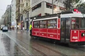 İstanbul Sağanak Etkisi Devam Ediyor! Caddeler Su Altında