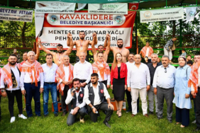 mentese-bespinar-yagli-gureslerinde-baspehlivanlik-yusuf-can-zeybekin-oldu-pfbh.jpg