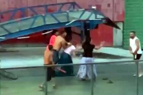 Sokak Ortasında Kadına Şiddet! Yumrukladı, Yerde Sürükledi, Defalarca Sopayla Vurdu