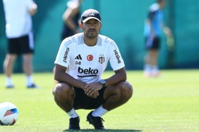 van-bronckhorst115123240jpg-oABFv4odv02iIxZKiVKUvw.jpg
