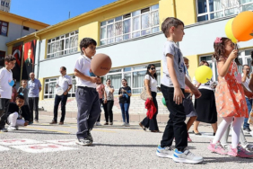 20-milyondan-fazla-ogrenci-pazartesi-ders-basi-yapacak-st9w.jpg
