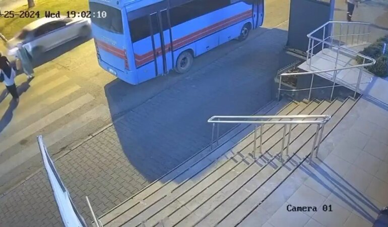 Adana’da Yayaya Çarpan Ehliyetsiz Sürücü Tutuklandı