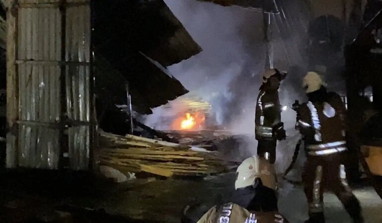 Arnavutköy’deki Kereste Atölyesinde Yangın: 1 Ölü