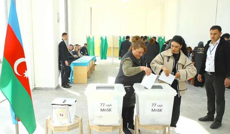 Azerbaycan halkı bugün sandık başına gidiyor