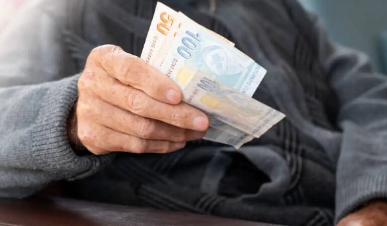 Emeklilik Çileye Dönüşüyor! 2025’te Emekli Olan En Az Yüzde 30 Daha Az Maaş Alacak