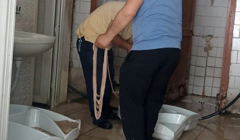 Umumi Tuvalette Bağırsak Temizlediler! Binlerce Lira Ceza Kesildi