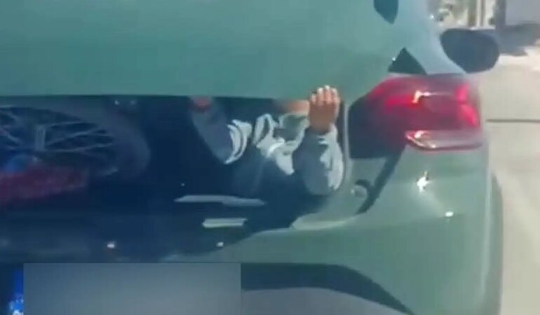 Adıyaman'da Minik Çocuğun Tehlikeli Bagaj Yolculuğu