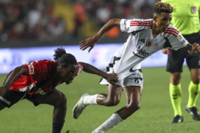 besiktasi-905te-eski-oyuncusu-uzdu-oy4b.jpg