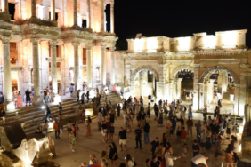 gece-muzeciligi-ile-6-ayda-361-bin-215-ziyaretci-agirlandi-141404-20241002.jpg