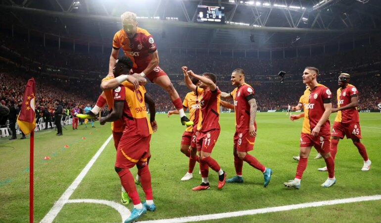 Hakem Kararlarının Ön Plana Çıktığı Derbide Zafer Galatasaray'ın! Galatasaray: 2 – Beşiktaş: 1