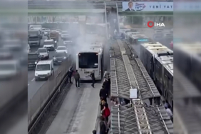 motor-bolumunden-cikan-dumanlar-korkuttu-metrobuste-yangin-panigi-4iku.jpg