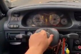 Trafik Magandası Seyir Halindeki Aracın Direksiyonunu Çıkardı