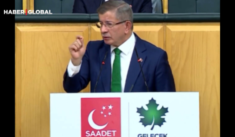 Ahmet Davutoğlu, kürsüde hüngür hüngür ağladı: “Bunların hesabını nasıl vereceğiz”