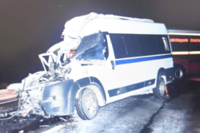 akhisarda-feci-kaza-kamyon-ile-minibus-carpisti-olu-ve-yaralilar-var-wr2j.jpg