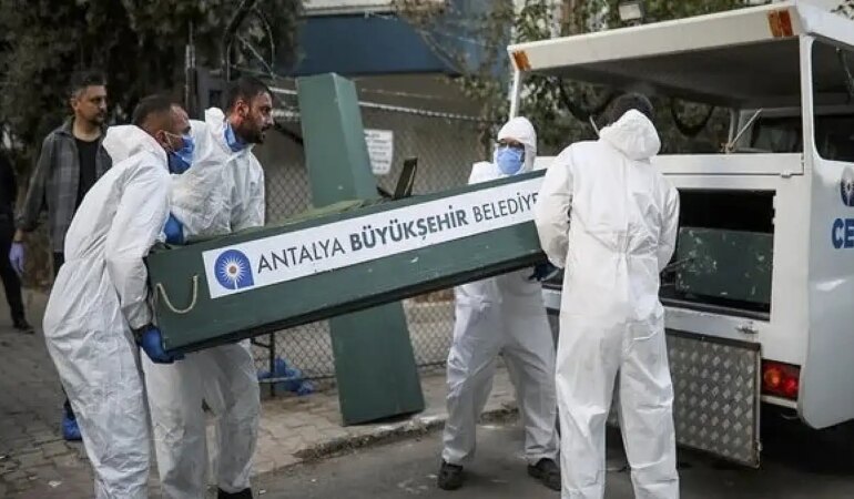 Antalya'da Bir Evde 3 Kardeşin Cesedi Bulunmuştu! Cenazeleri Ortada Kaldı