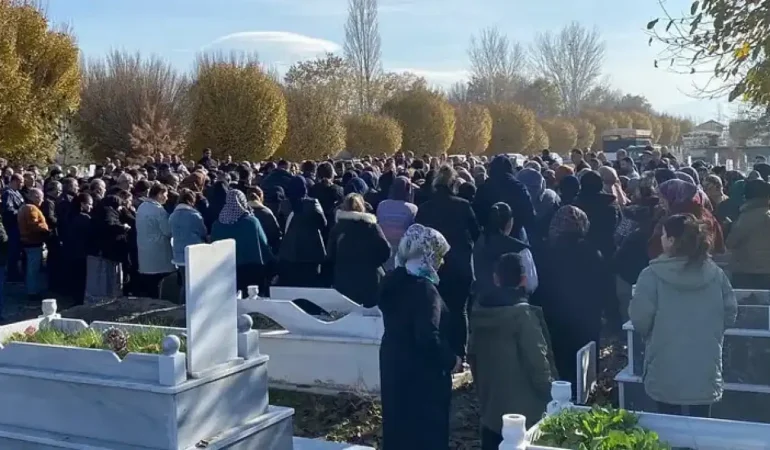 Iğdır'da uzman çavuş eşi tarafından öldürülen Esra toprağa verildi