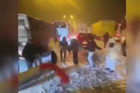Kar Nedeniyle Mahsur Kalan Yolcular Halay Çekti!