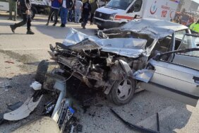 Önünde Giden Tıra Çarptı: 1'i Ağır 2 Yaralı