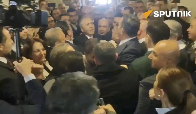 TBMM Bütçe Komisyonunda Neden Arbede Yaşandı? Ali Yerlikaya ve CHP'li Vekiller Birbirine Girdi!