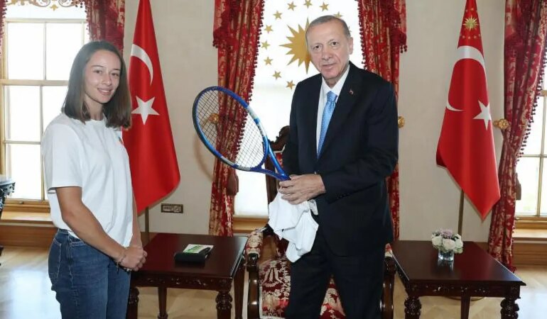 Zeynep Sönmez Kimdir? Milli Tenisçiye Cumhurbaşkanı'ndan Tebrik