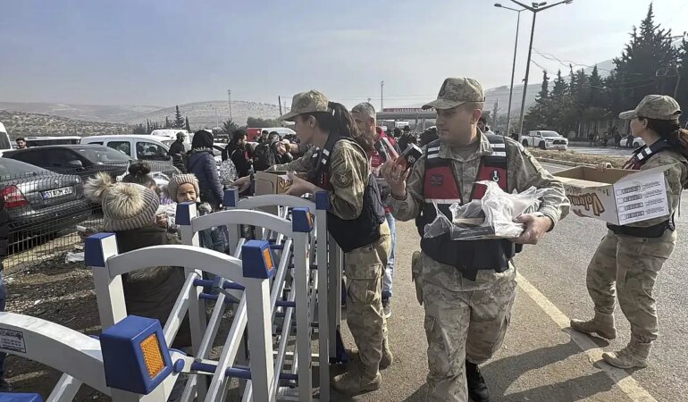 AK Parti 2 Milyon Suriyeli’nin Türkiye’den Nasıl Göçeceğini Açıkladı