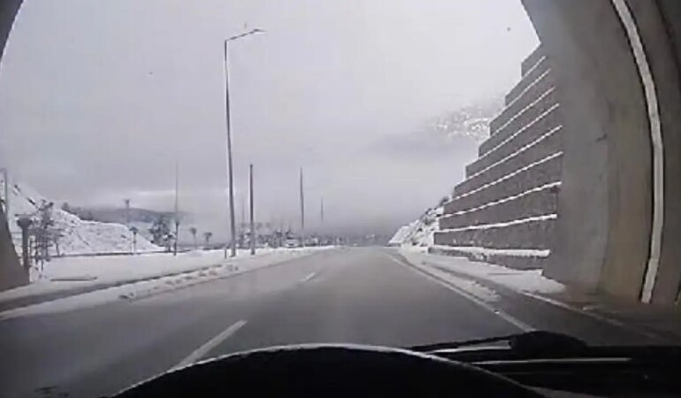 Antalya’da Tünelin Başında ve Sonunda Farklı Mevsimler Yaşanıyor