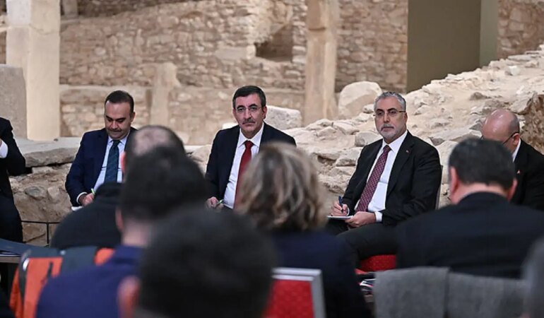 Asgari Ücrete Zam Gelecek Mi? Cevdet Yılmaz’dan Açıklama