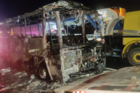 bursada-suudi-arabistan-uyruklu-turistleri-tasiyan-midibus-alevler-icinde-kaldi-aldc.jpg