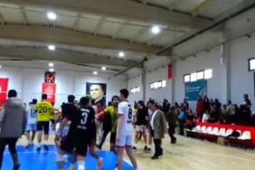 bursadaki-voleybol-macinda-3-sporcu-darp-edildi-1-sporcu-kalp-krizi-suphesiyle-hastaneye-sevk-edildi.jpeg