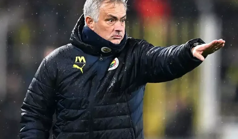 Fenerbahçe'de Mourinho gitti mi? İstifa mı etti?