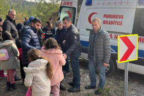 ilkokul-ogrencilerinin-tasindigi-midibus-devrildi-10-yarali-qfl0.jpg