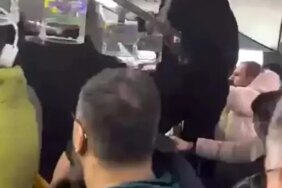 Metrobüste Tekmeli Yumruklu Kavga! O Anlar Kamerada