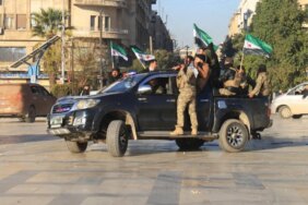 Muhalifler İlerleyişini Sürdürüyor, Hama'yı da Ele Geçirdiler