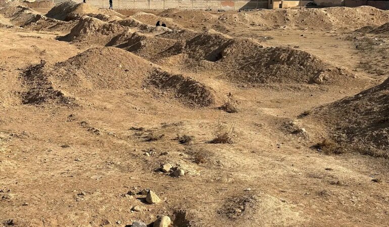 Suriye’de Yaşanan Vahşetin İzleri Ortaya Çıkıyor: Toplu Kadın Mezarları