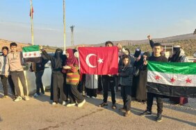 Suriyeliler Cilvegözü Sınır Kapısında Kutlama Yaptı, Geri Dönüş Çağrısında Bulundu