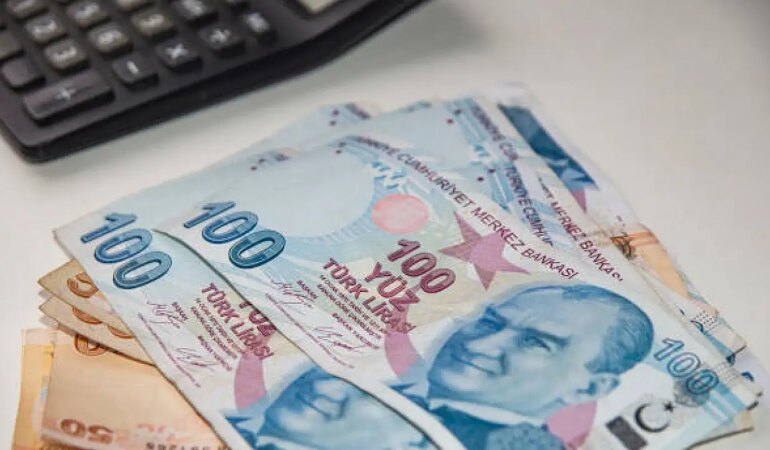 ‘Bir senedir asgari ücrete zam gelmiyor ama fiyatlar artmaya devam ediyor’