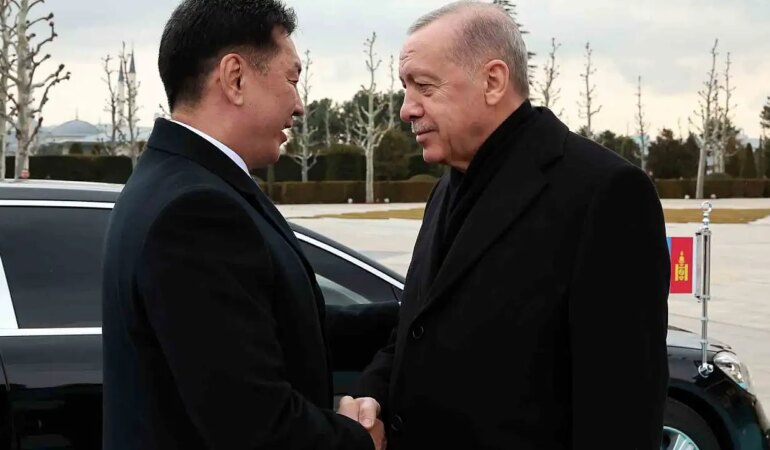 Cumhurbaşkanı Erdoğan, Moğolistan Cumhurbaşkanı Ukhnaa’yı resmi törenle karşıladı