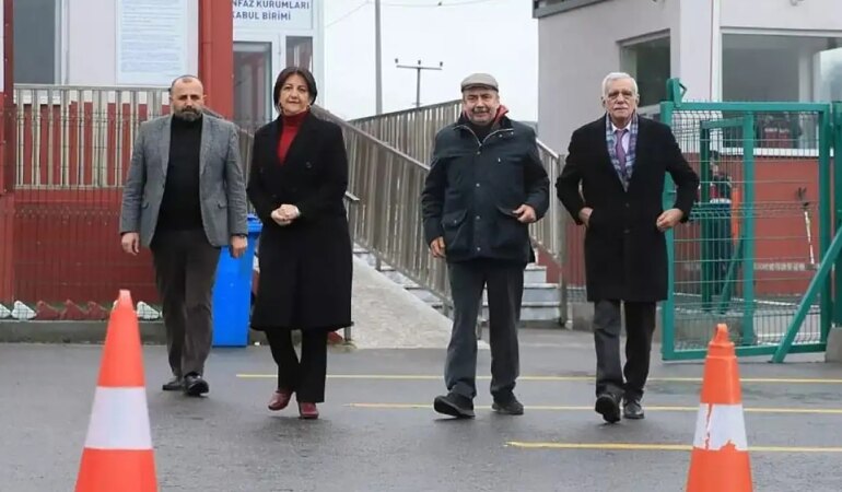 DEM Parti İmralı Heyetinden Öcalan Görüşmelerine İlişkin Yazılı Açıklama