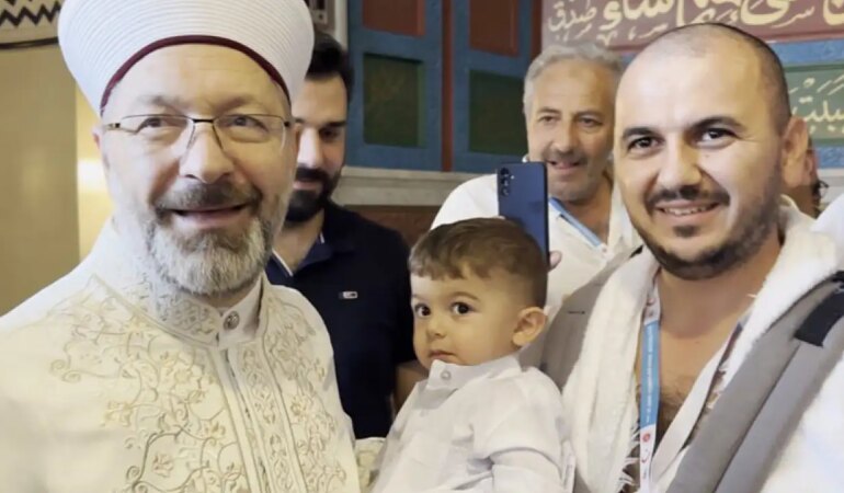Diyanet Başkanı Erbaş, umreye giden vatandaşlarla buluştu
