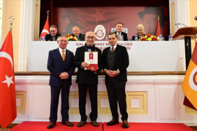 galatasaray-kulubunde-yeni-divan-kurulu-uyeleri-icin-berat-toreni-yapildi-145428-20250111.jpg
