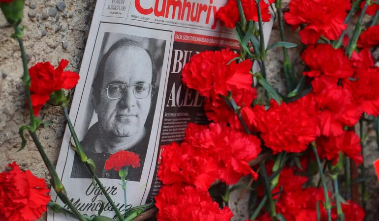 Gazeteci ve Yazar Uğur Mumcu, ölümünün 32’nci yıl dönümünde anıldı