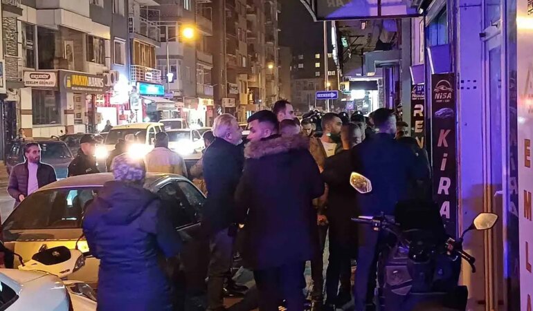 İki Grup Arasında Çıkan Kavgada Silahlar Patladı
